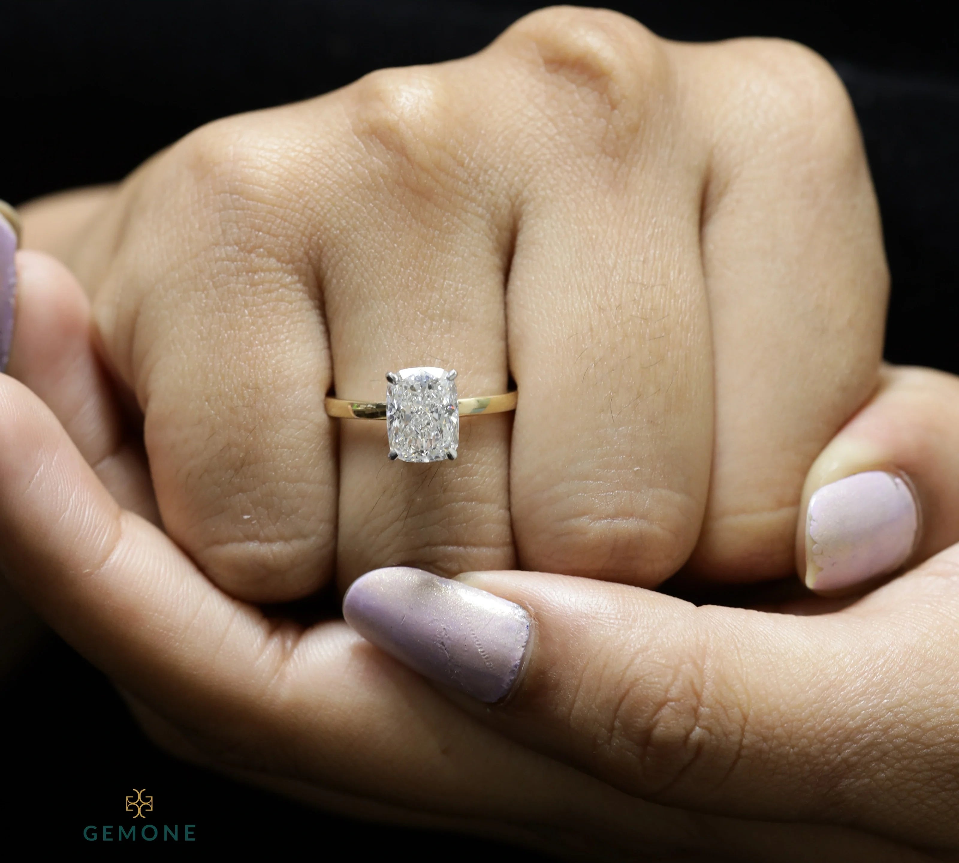 Oval Cut Diamond Engagement Rings Guide