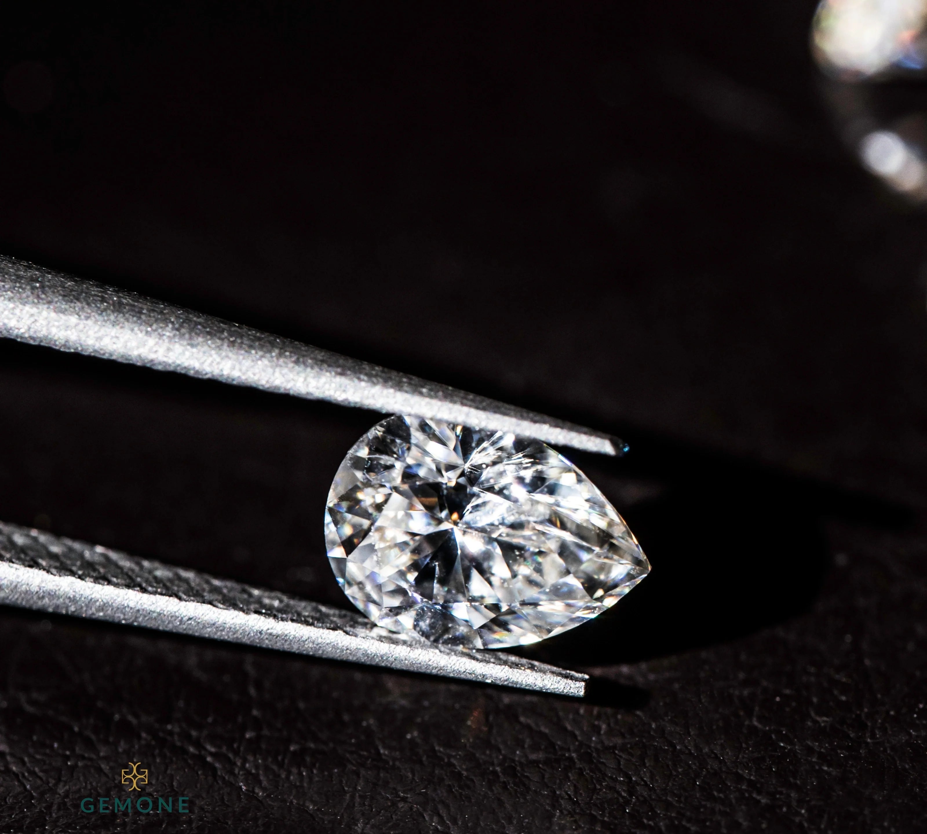 Pear-Shaped Diamond Guide