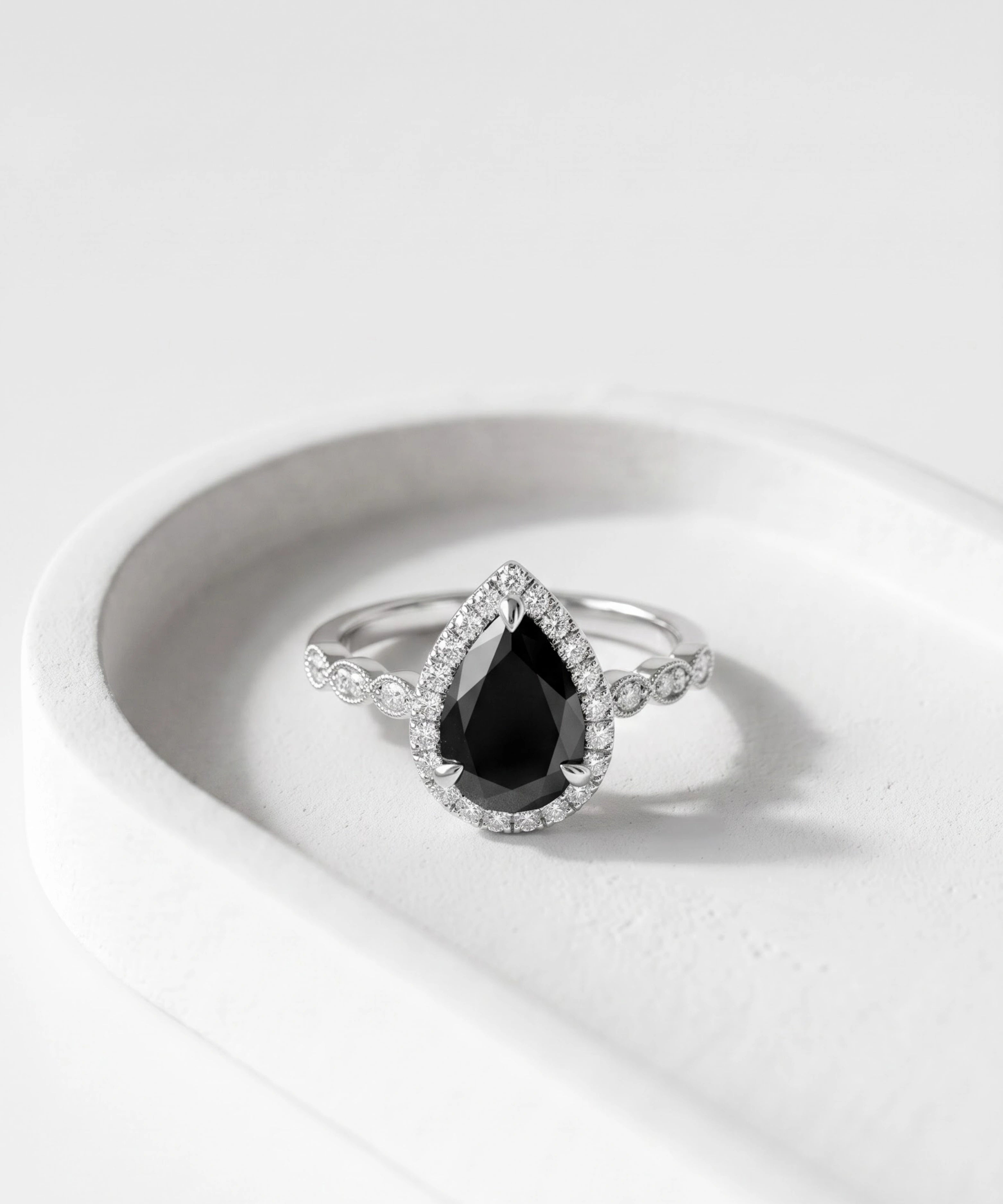 Halo_Black_Diamond_Rings_9dddebb2-c712-4650-96f1-c57b320371e5.webp