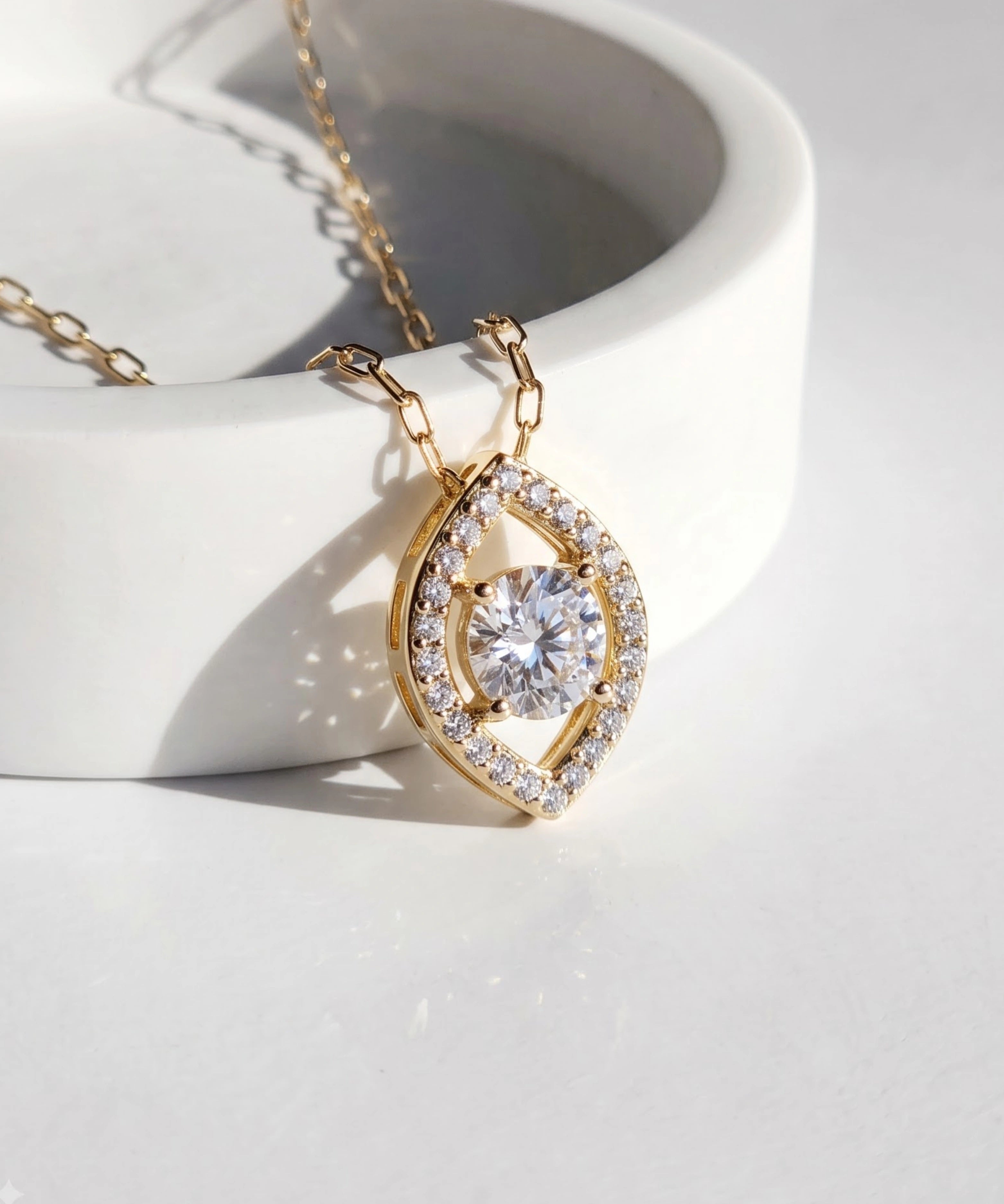 Lab_Grown_Diamond_Pendants_8b4d34a1-103c-4d28-8ee4-fbc70f93649e.webp